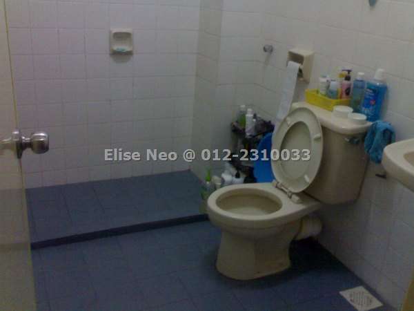 master bedroom toilet