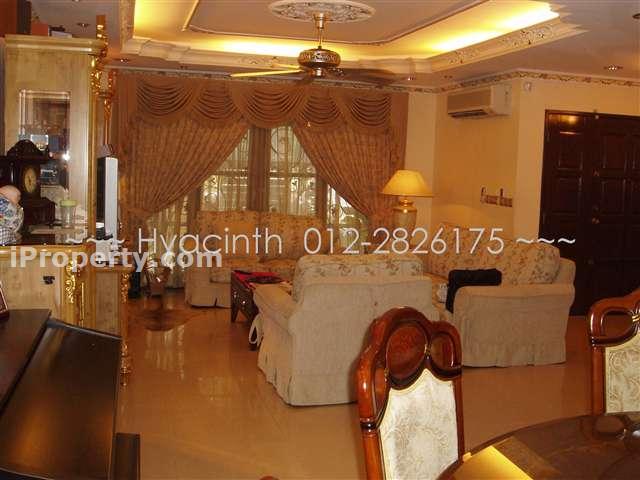 Lavishly Reno Living Area