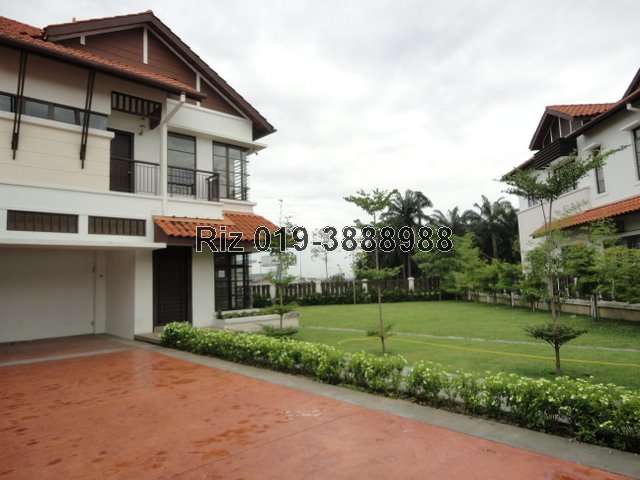 Beautifully landscaped unit for Rent