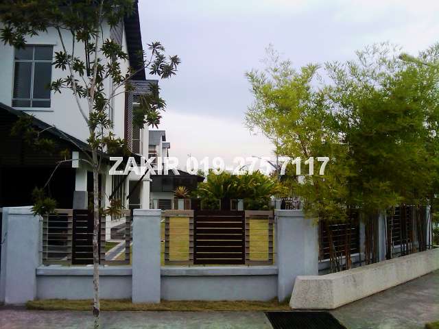 Corner unit with 25-feet extra land