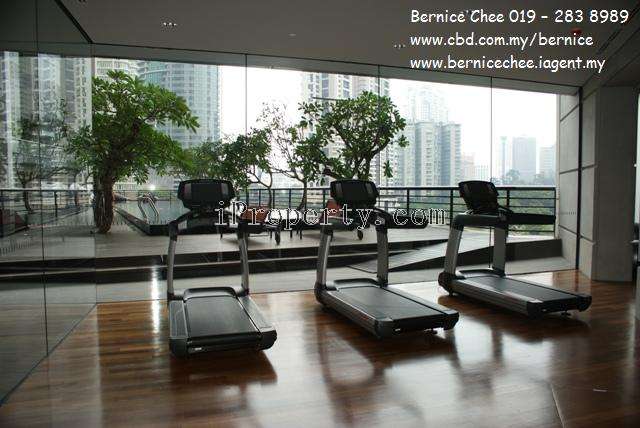 Gym room with swimming pool view