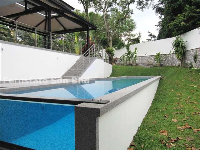 Pool (b)