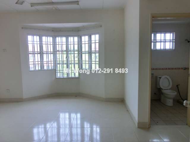 master bedroom with attached bathroom