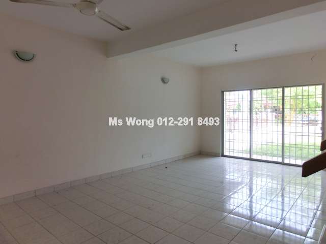 spacy living hall