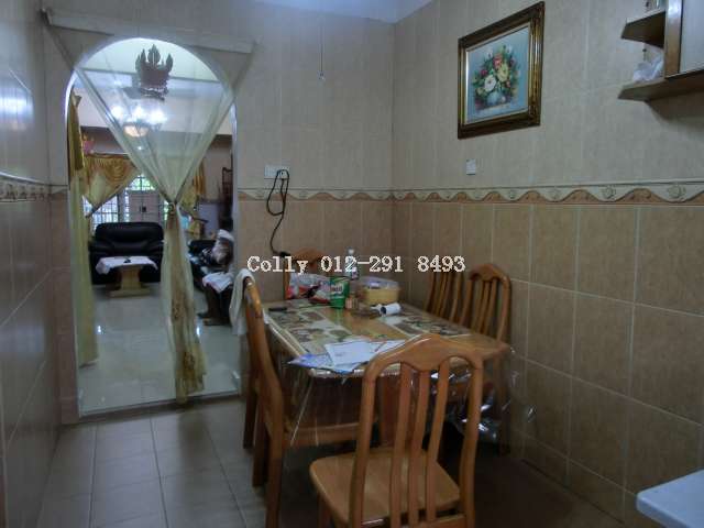 dining area, full tiles