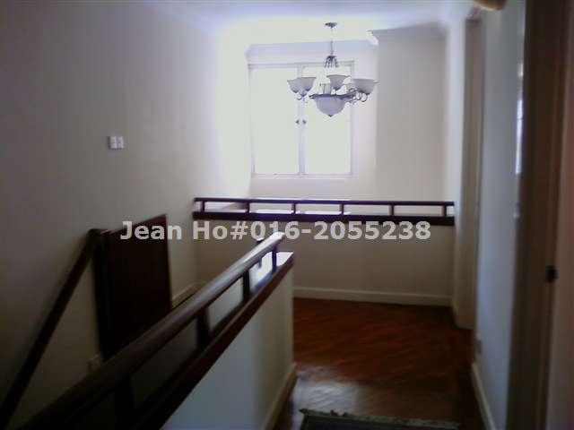 1st flr stairways