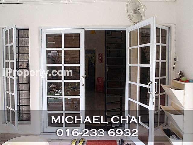 Side Gate