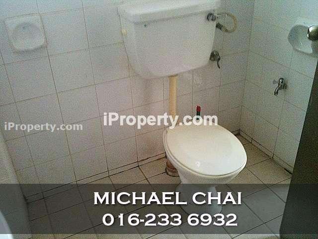 Toilet 2