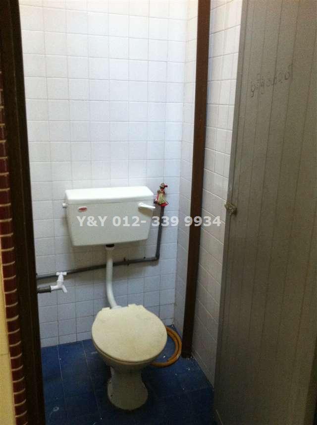 BATHROOM 2