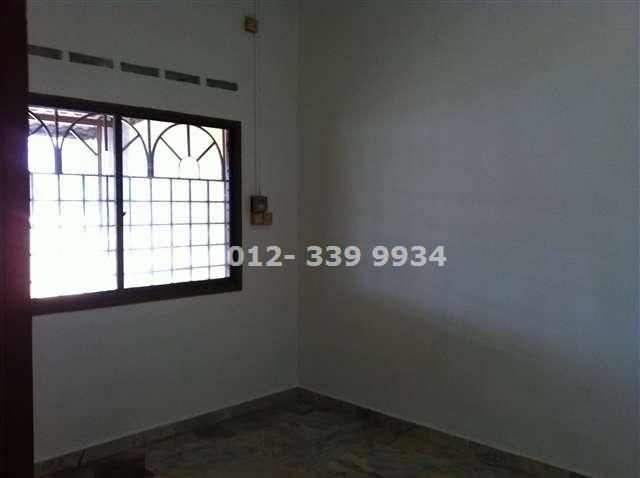 MASTERBEDROOM