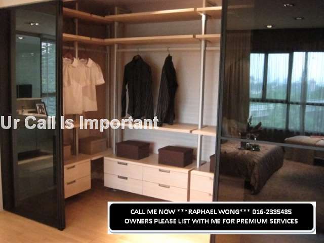 SPACIOUS WALK-IN WARDROBE