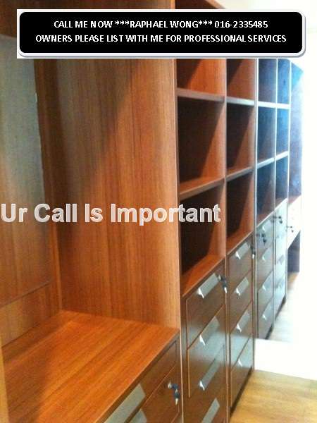 WALK-IN WARDROBE