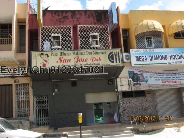 Frontage of the shoplot