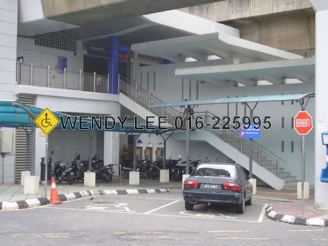 TWO BUS STOP TO UNIVERSITY LRT STATION ( 5 MIN)