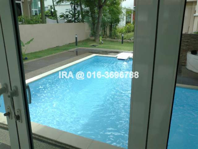 POOL WITH JET MASSAGER