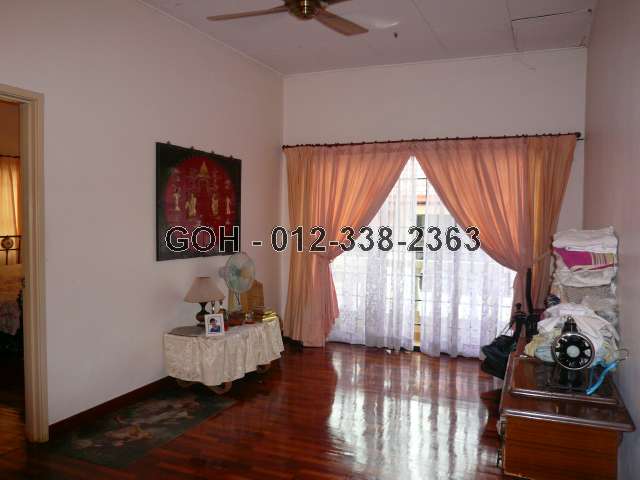 1ST FLOOR - FAMILY ROOM
