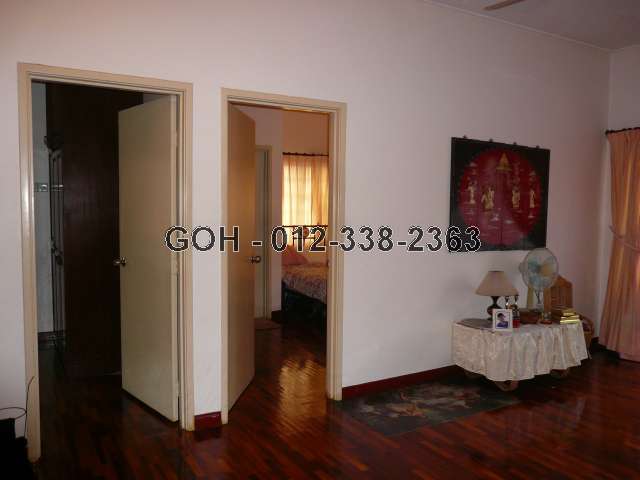 1ST FLOOR - FAMILY ROOM
