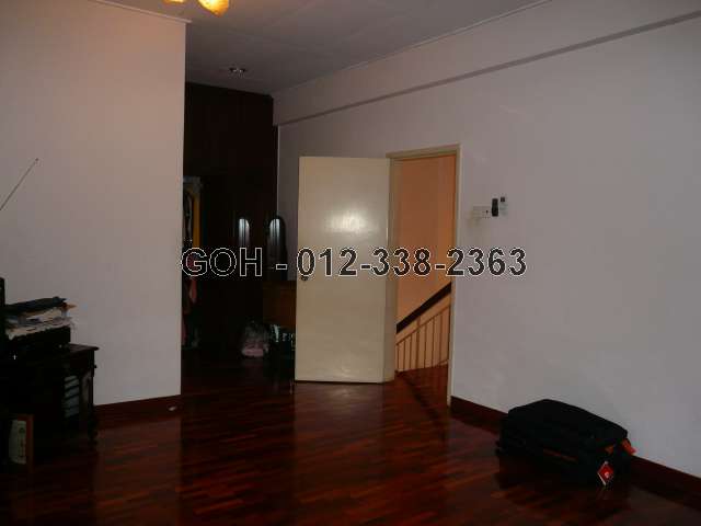 MASTER BEDROOM ENTRANCE