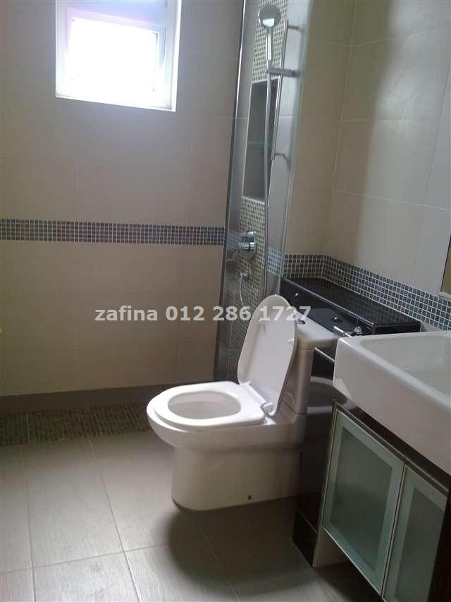 bathroom d/stairs