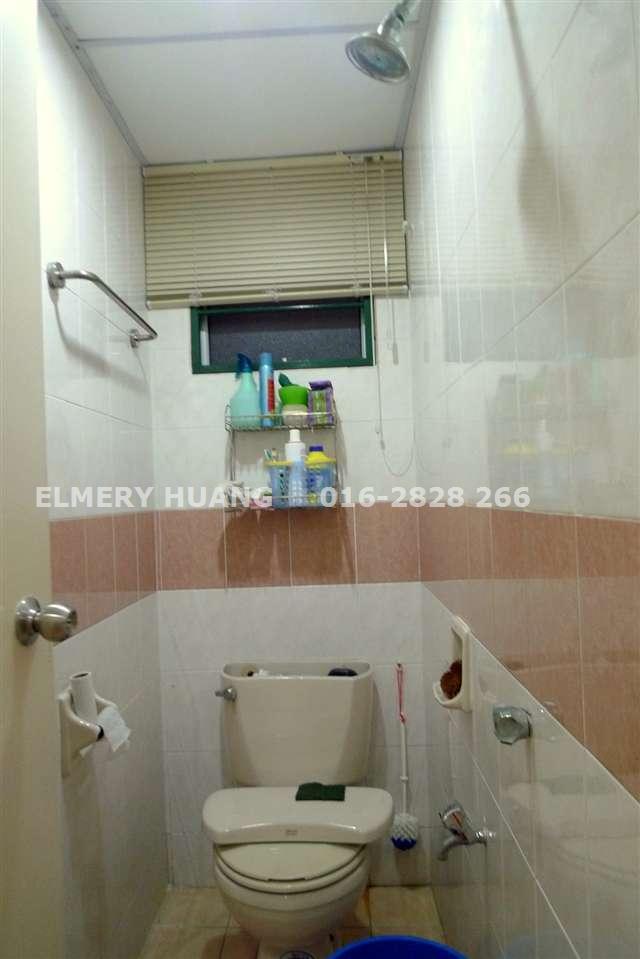 COMMON BATHROOM
