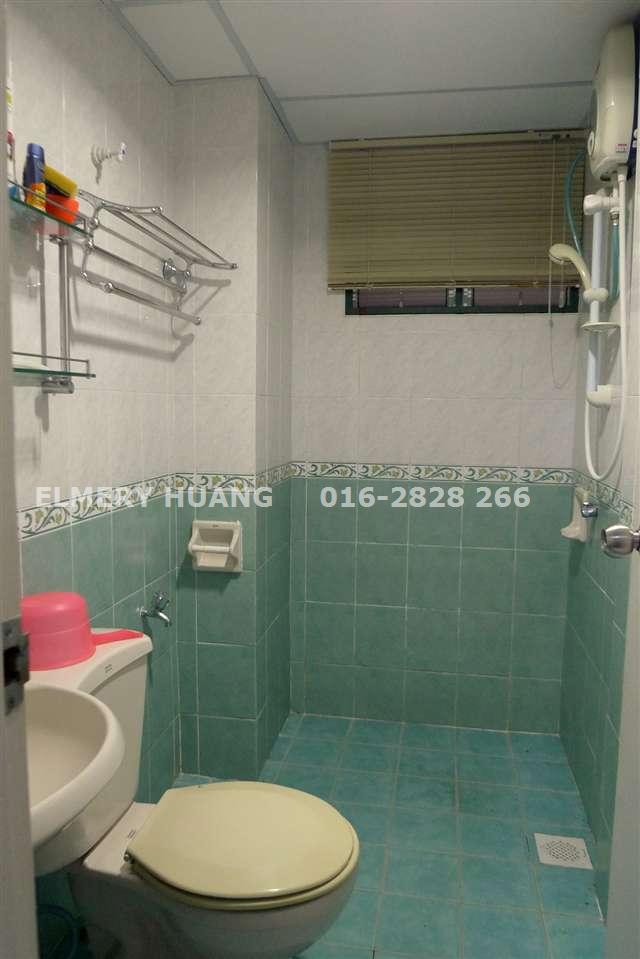1ST BATHROOM