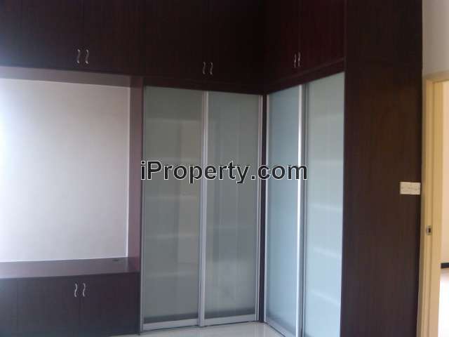 wardrobe in master bedroom