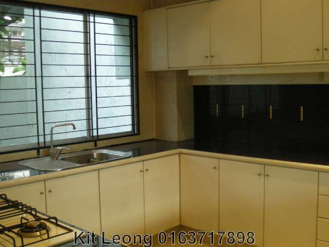 Fitted kitchen