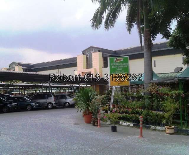 Nearby Giant hypermarket