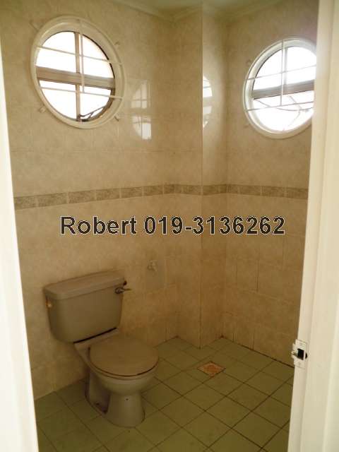 Upstair common bathroom