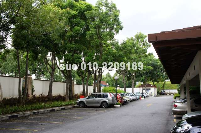 visitors carpark