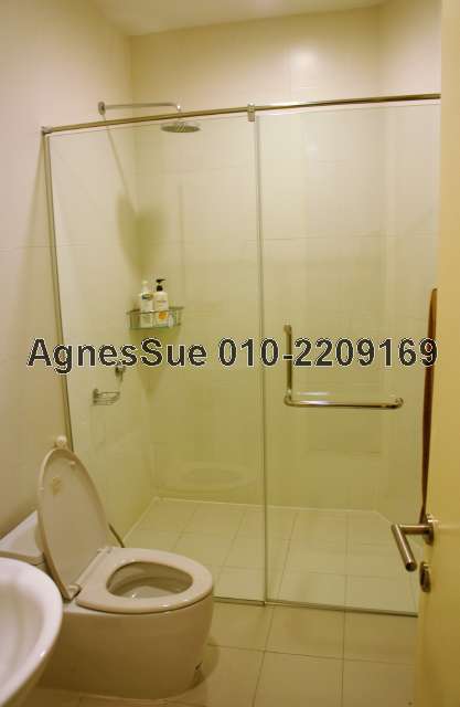 Room 3 bathroom