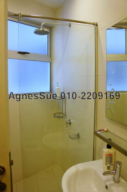 Room 2 bathroom