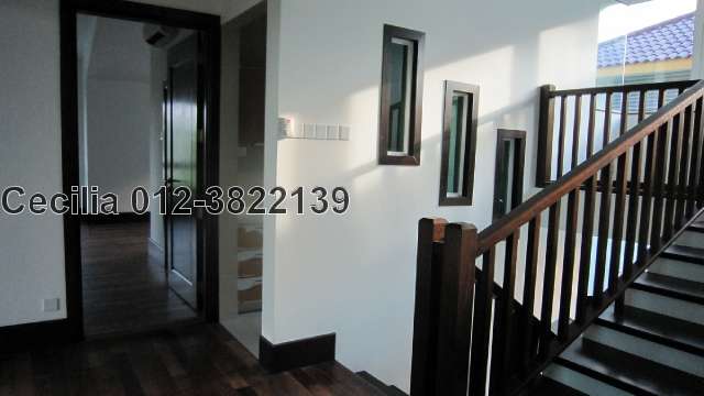 2nd floor staircase