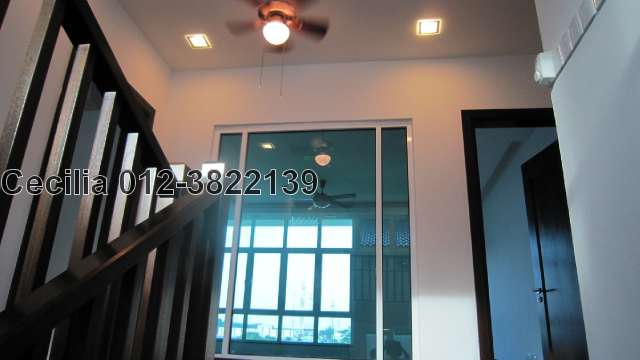 staircase leading 2nd floor