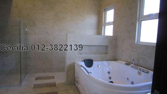 ensuite master bathroom