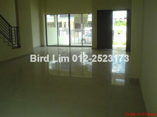 2ft x 2ft porcelain tiles at floor