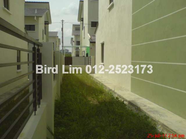extra 10 ft land just at end lot