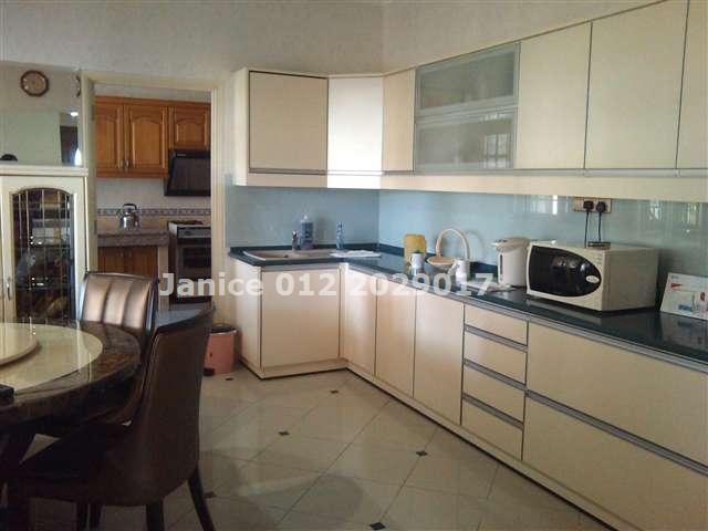 Dry Kitchen