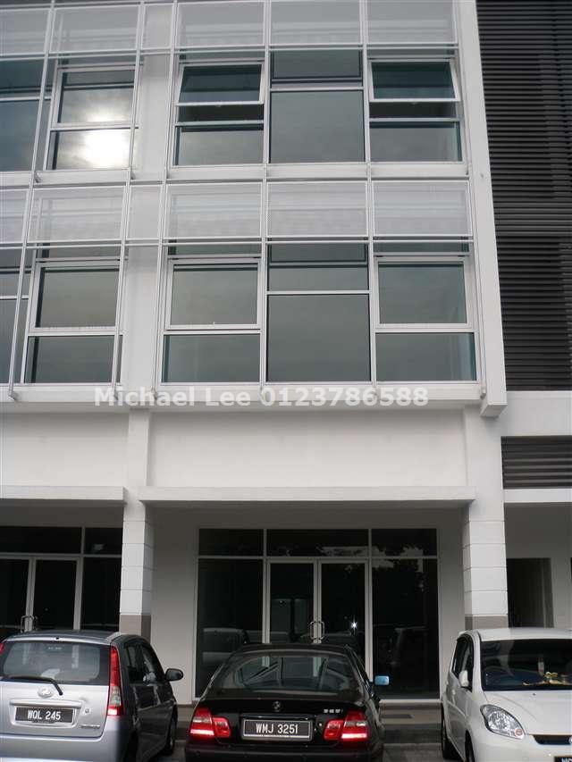 The 3-stry Shop-Office at The Giza