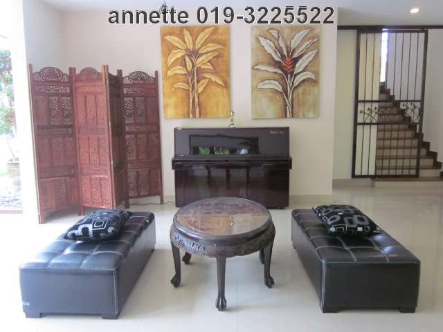 Second Lounge area