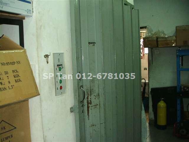 Shop with Lift