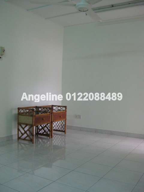Upper floor living hall