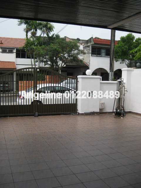 Spacious car porch