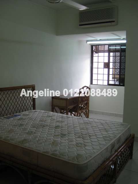 2nd bedroom