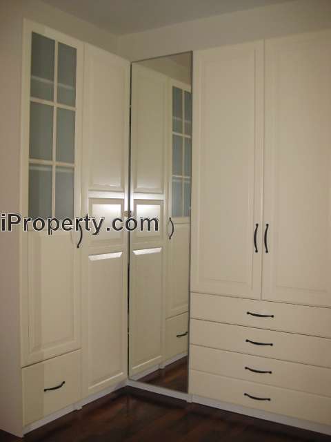 Built-in wardrobe