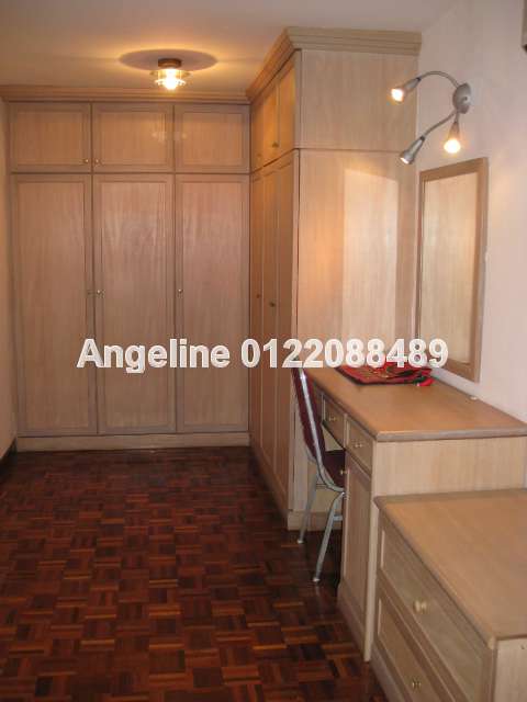 Bedroom's built-in wardrobe