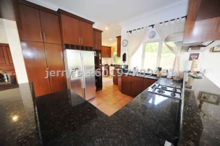 Dry Kitchen