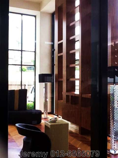 Reception / reading area
