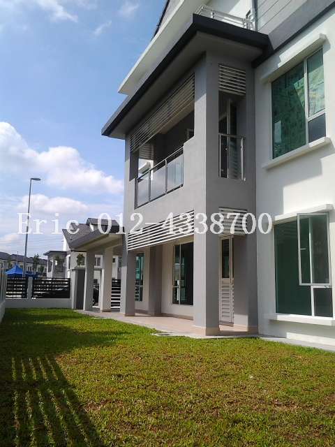 2.5 STY END LOT