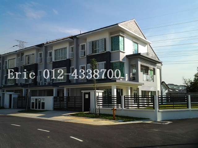 2.5 Storey With Extra Land